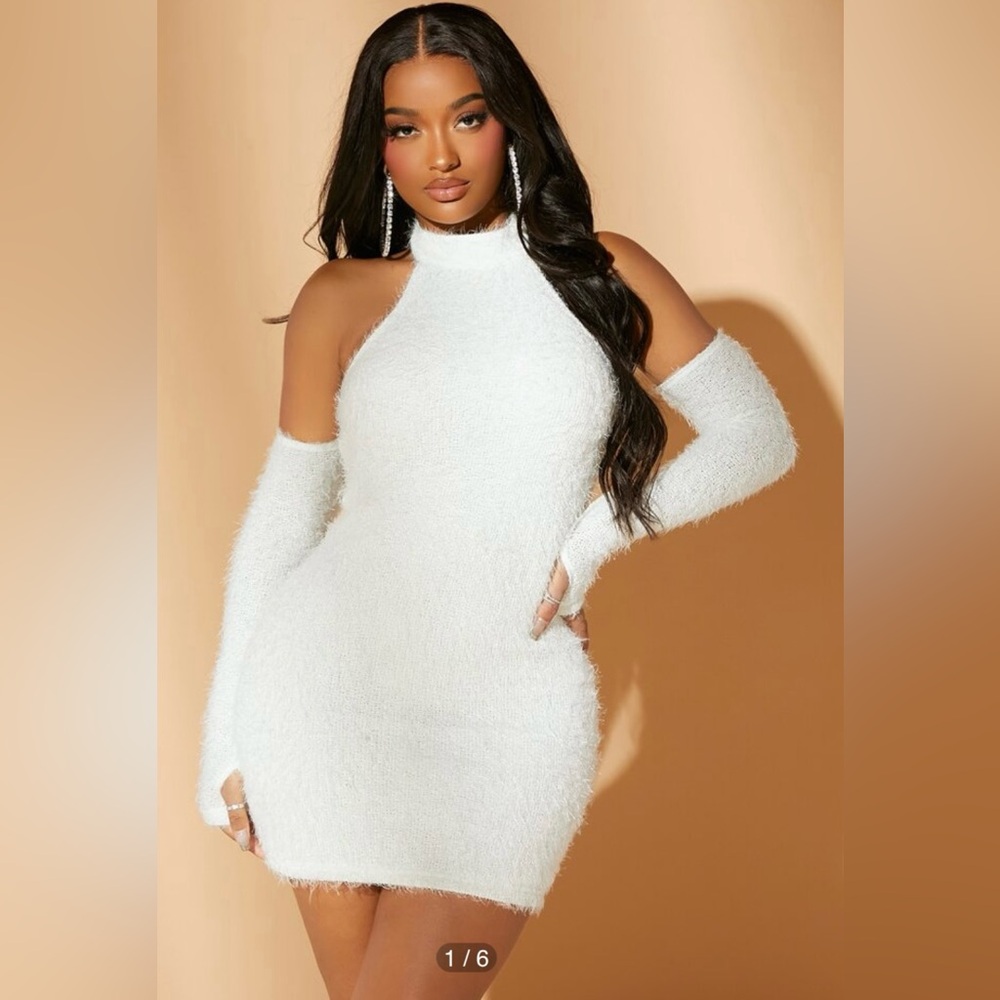 💥4/$20 BUNDLE. White Halter Dress w/ Sleeves. Women or Juniors Medium.